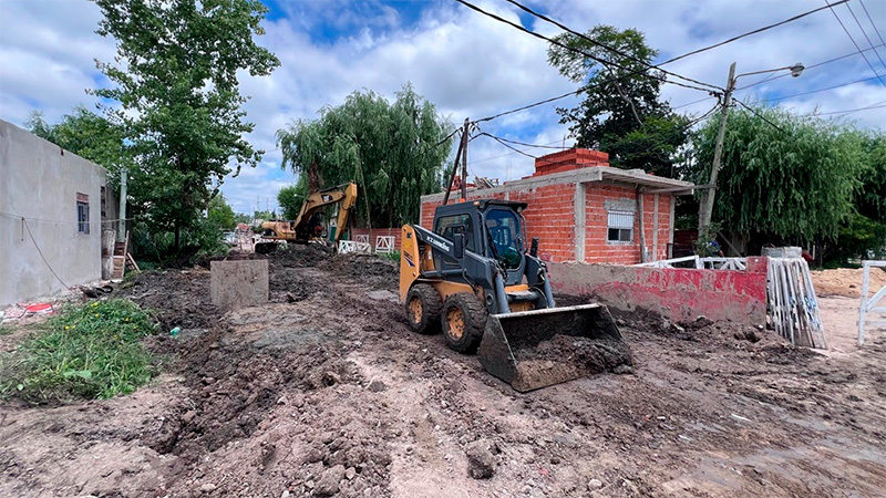 Continúan las obras de extensión de agua y cloacas en distintos barrios del partido de Escobar
